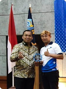Penyerahan Jersey